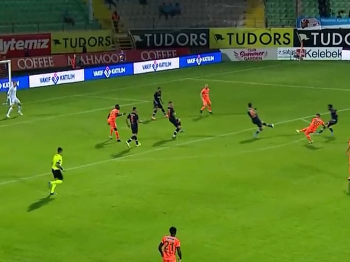 Bahçeşehir Okulları Stadyumu Saha İçi Reklam Çalışması
